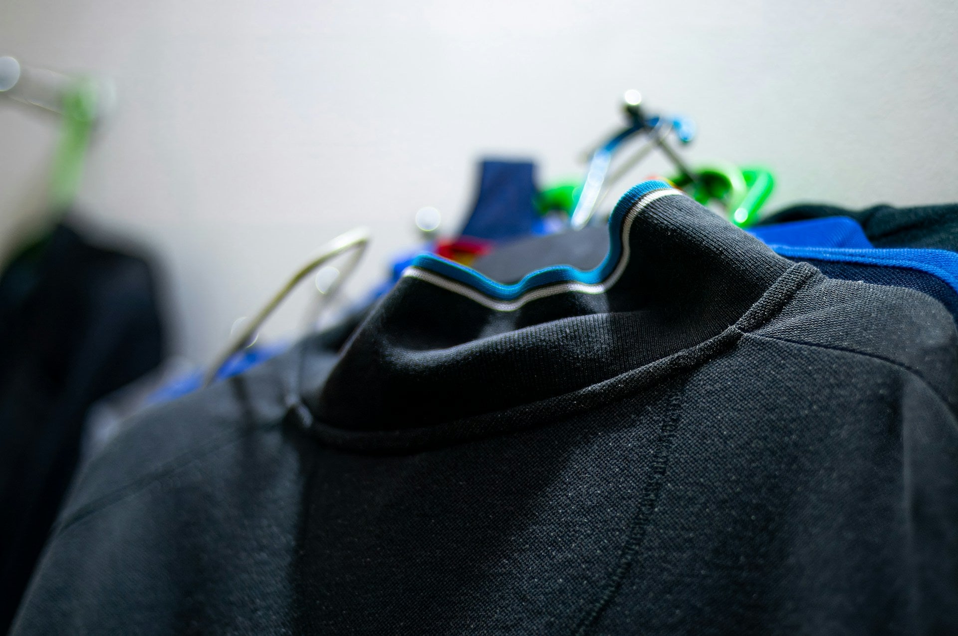 Fall Jacket Programs: How Distributors Can Win This Season